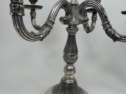 Paire de flambeaux en argent étranger à 4...
