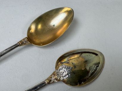 Série de 12 petites cuillères en argent et...