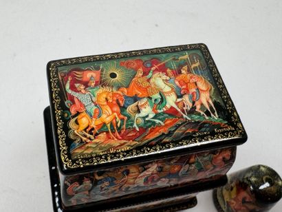 RUSSIE, École de Palekh, dans le goût de.
Boite...