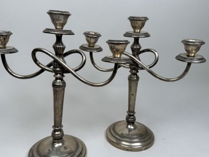 Paire de flambeaux en argent étranger 800/1000,...