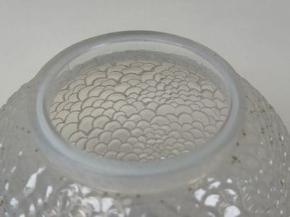 René LALIQUE (1860-1945).
Modèle Écailles.
Vase...
