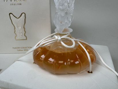 LALIQUE, France.
Flacon de parfum modèle...