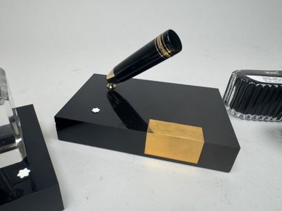 MONT BLANC.
Nécessaire de bureau e, verre,...