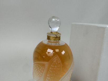 LALIQUE, France.
Flacon de parfum modèle...