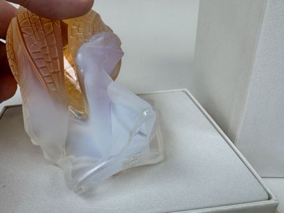 LALIQUE, France.
Flacon de parfum modèle...