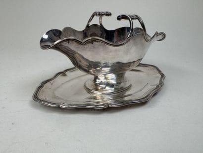 Saucière sur présentoir fixe en argent 950/1000,...