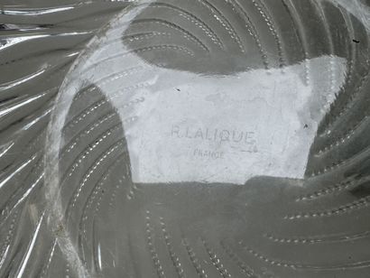 René LALIQUE (1860 - 1945).
Modèle ALGUES.
Plat...