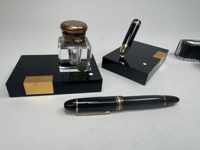 MONT BLANC.
Nécessaire de bureau e, verre,...