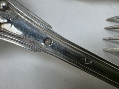 Série de 18 cuillères de table et 15 fourchettes...