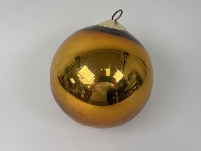 Importante boule de Noël ou de Pardon ancienne...