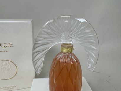 LALIQUE, France.
Flacon de parfum modèle...