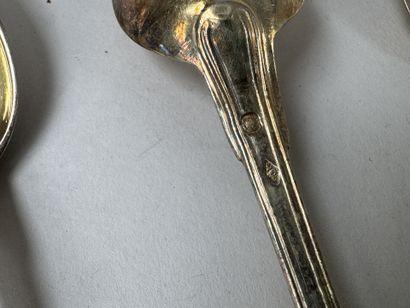 Série de 12 petites cuillères en argent doré...