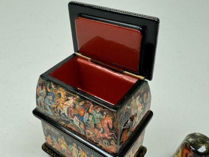 RUSSIE, École de Palekh, dans le goût de.
Boite...