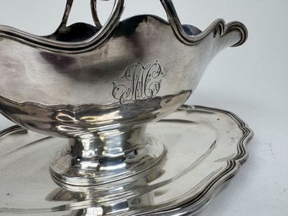 Saucière sur présentoir fixe en argent 950/1000,...
