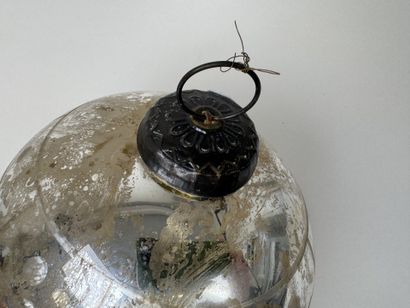 Importante boule de Noël ou de Pardon ancienne...
