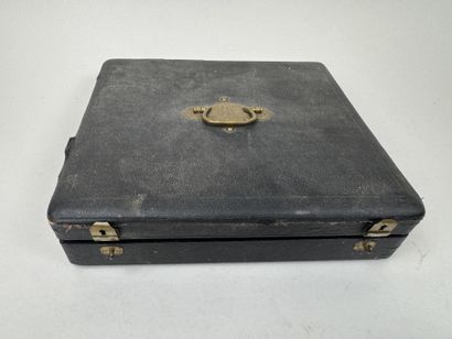 Série de 12 couverts à entremet en argent...