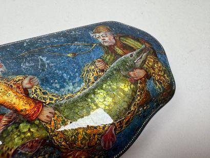 RUSSIA, Palekh School style.
Curved, scalloped-edged...