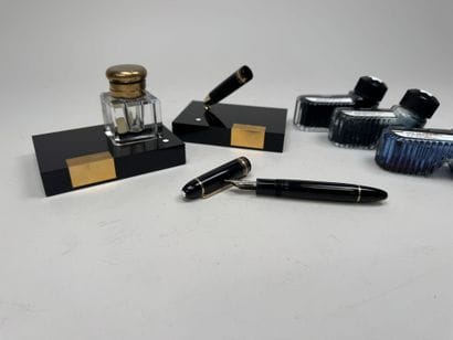 MONT BLANC.
Nécessaire de bureau e, verre,...
