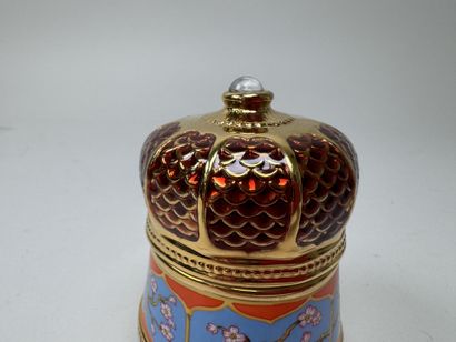 FABERGE & TFM.
A music box in the shape of...