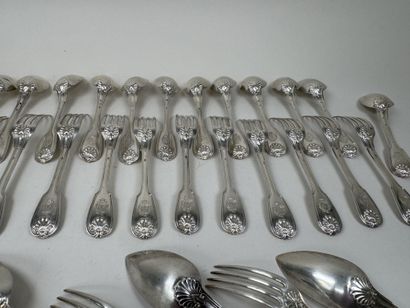 Série de 18 cuillères de table et 15 fourchettes...