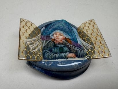 RUSSIE, École de Palekh, dans le goût de.
Boite...