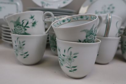 BERNARDAUD & Cie. à Limoges.
Modèle PEKIN.
Partie...