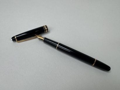 MONTBLANC. 
Stylo-plume 