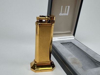 DUNHILL. 
Important briquet de table en métal...