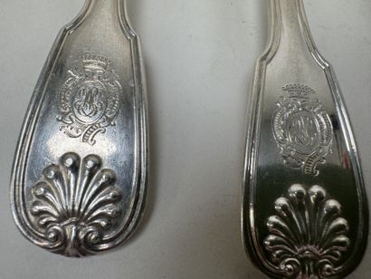 Série de 18 cuillères de table et 15 fourchettes...
