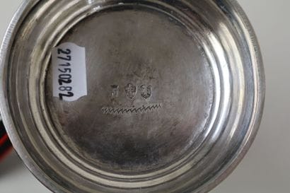 Vase à l'Antique en argent 800 °/°° travaillé...