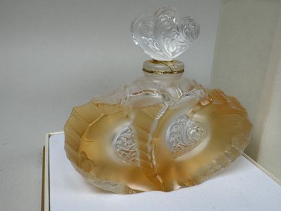 LALIQUE, France.
Flacon de parfum modèle...