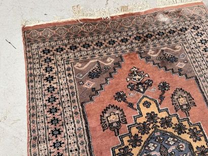 PAKISTAN, 20th century.
Hand-knotted wool...