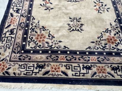 CHINA, 20th century.
Large decorative wool...