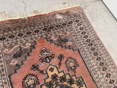 PAKISTAN, 20th century.
Hand-knotted wool...