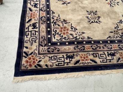 CHINA, 20th century.
Large decorative wool...