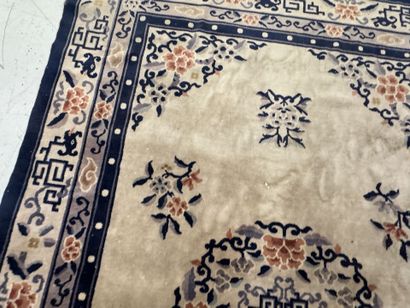 CHINA, 20th century.
Large decorative wool...