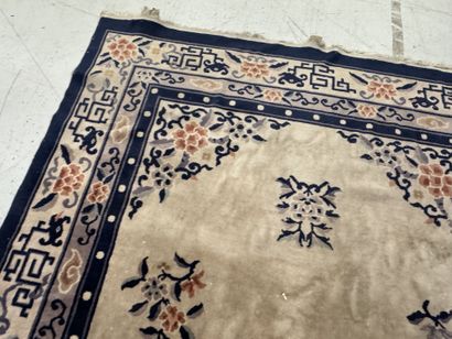CHINA, 20th century.
Large decorative wool...