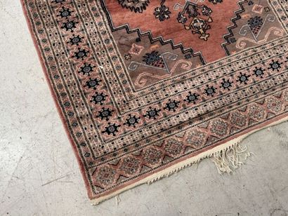 PAKISTAN, 20th century.
Hand-knotted wool...