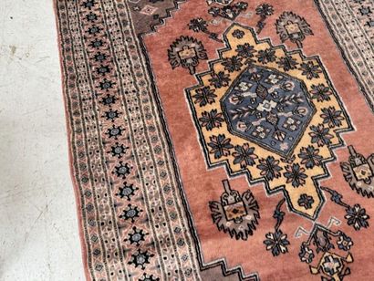 PAKISTAN, 20th century.
Hand-knotted wool...