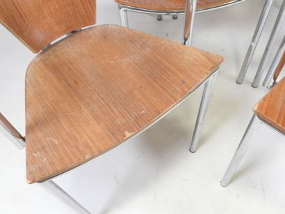 Série de quatre fauteuils à dossier courbé,...