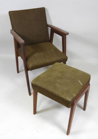 Suite de quatre fauteuils et deux tabourets...