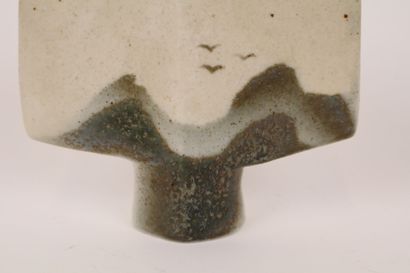 Yves MOHY (1929-2005) et VIREBENT.
Vase aplati...