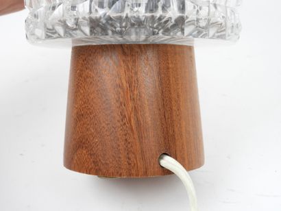 Petite lampe en teck et abat-jour circulaire...
