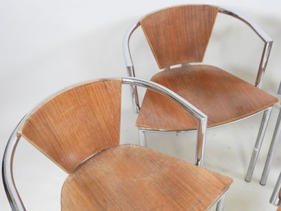 Série de quatre fauteuils à dossier courbé,...