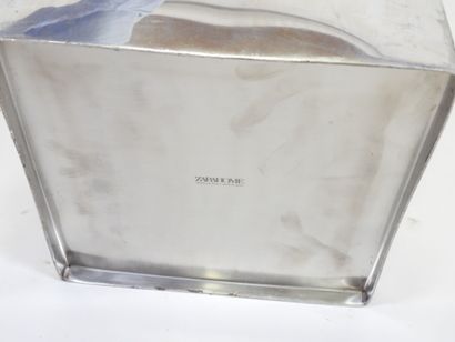 ZARA HOME.
Suite de huit tabourets en métal.
H.:...