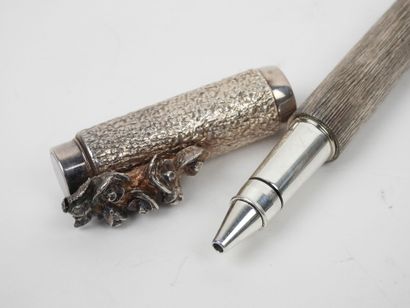 Michel AUDIARD (né en 1951).
Stylo en bronze...