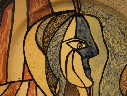Grande coupe circulaire en céramique polychrome...