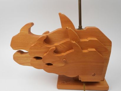 Philippe FACON (XXe). 
Lampe en bois clair...