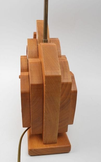 Philippe FACON (XXe). 
Lampe en bois clair...