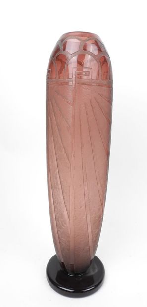 SCHNEIDER.
Large vase made of pink-tinted...
